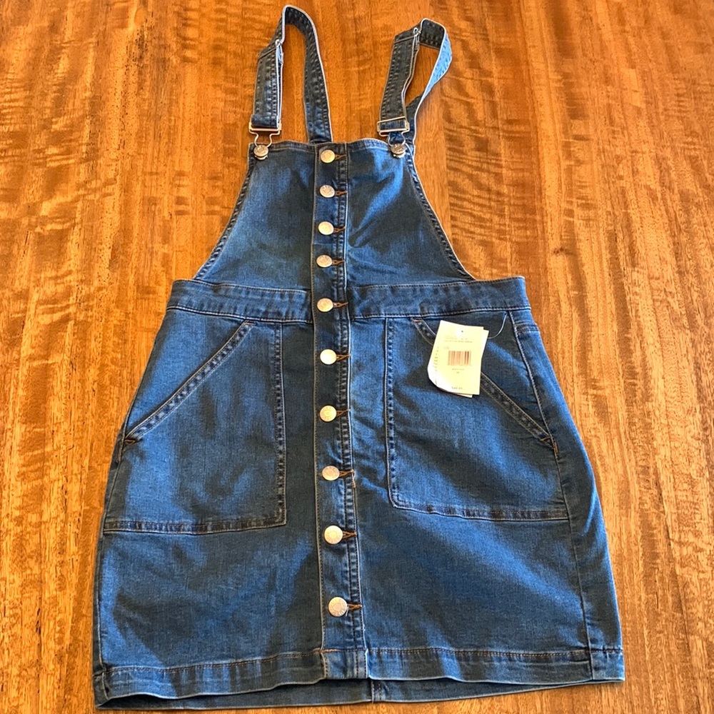 BNWT Guess Overall Dress 🦋